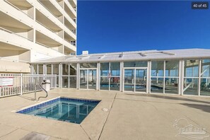 Piscine couverte, piscine extérieure