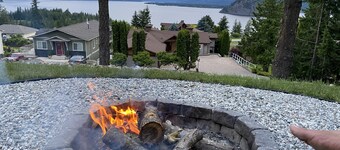 Sweet Suite Views: 1 Bedroom Suite/ Sweeping Lake View/ Nearby Beaches/Sunsets.