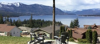 Sweet Suite Views: 1 Bedroom Suite/ Sweeping Lake View/ Nearby Beaches/Sunsets.