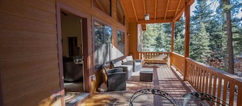 Beautiful Cloudcroft Getaway cabin on National Forest & biking/hiking trails