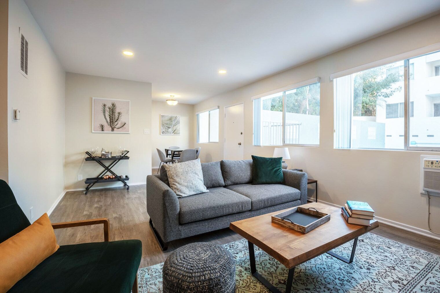 Mod Brentwood 1BR w/ Outdoor Pool, near UCLA & Downtown, by Blueground