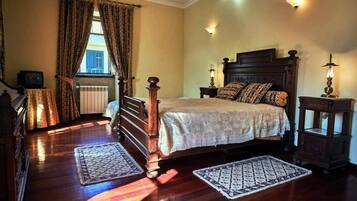 8 bedrooms, iron/ironing board, WiFi, bed sheets