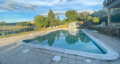 19th Centry Farmhouse Getaway - Sleep 12-14 w/Pool