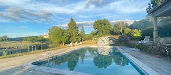 19th Centry Farmhouse Getaway - Sleep 12-14 w/Pool