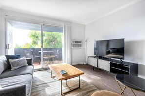 Fernseher, Stereoanlage