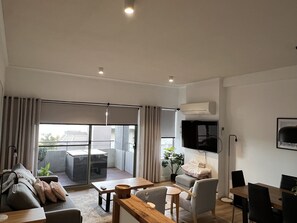 智能電視、DVD 播放機、影像庫