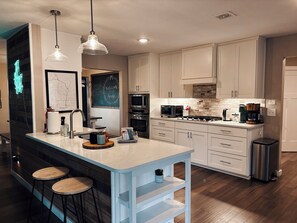 雪櫃、微波爐、焗爐、爐具