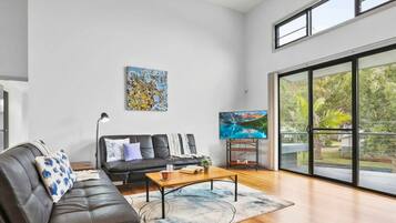 Smart TV, ping pong, offices