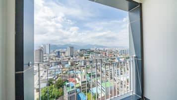 Camera Deluxe, vista città (Ondol) | Copriletto in piuma, una scrivania, insonorizzazione, Wi-Fi gratuito