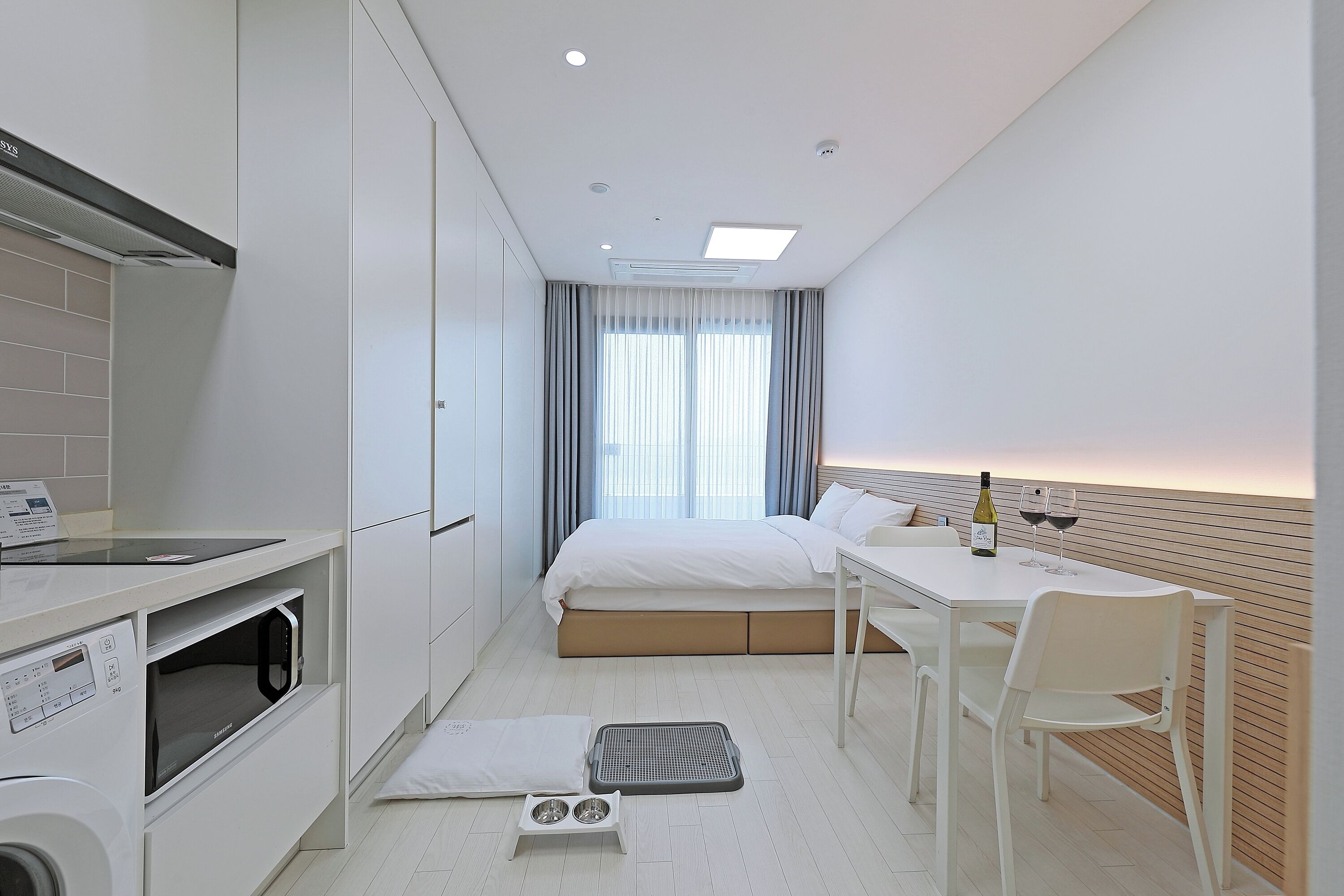 standard double room, lake view (below 6kg, 1 pet allowed) | 1 bedroom, down duvets, desk, soundproofing