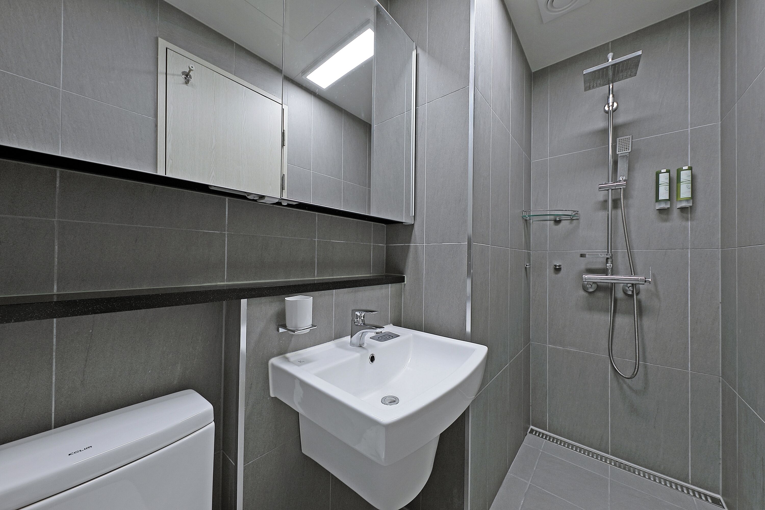 shower, hair dryer, heated floors, towels