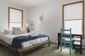 4 bedrooms, desk, iron/ironing board, free WiFi