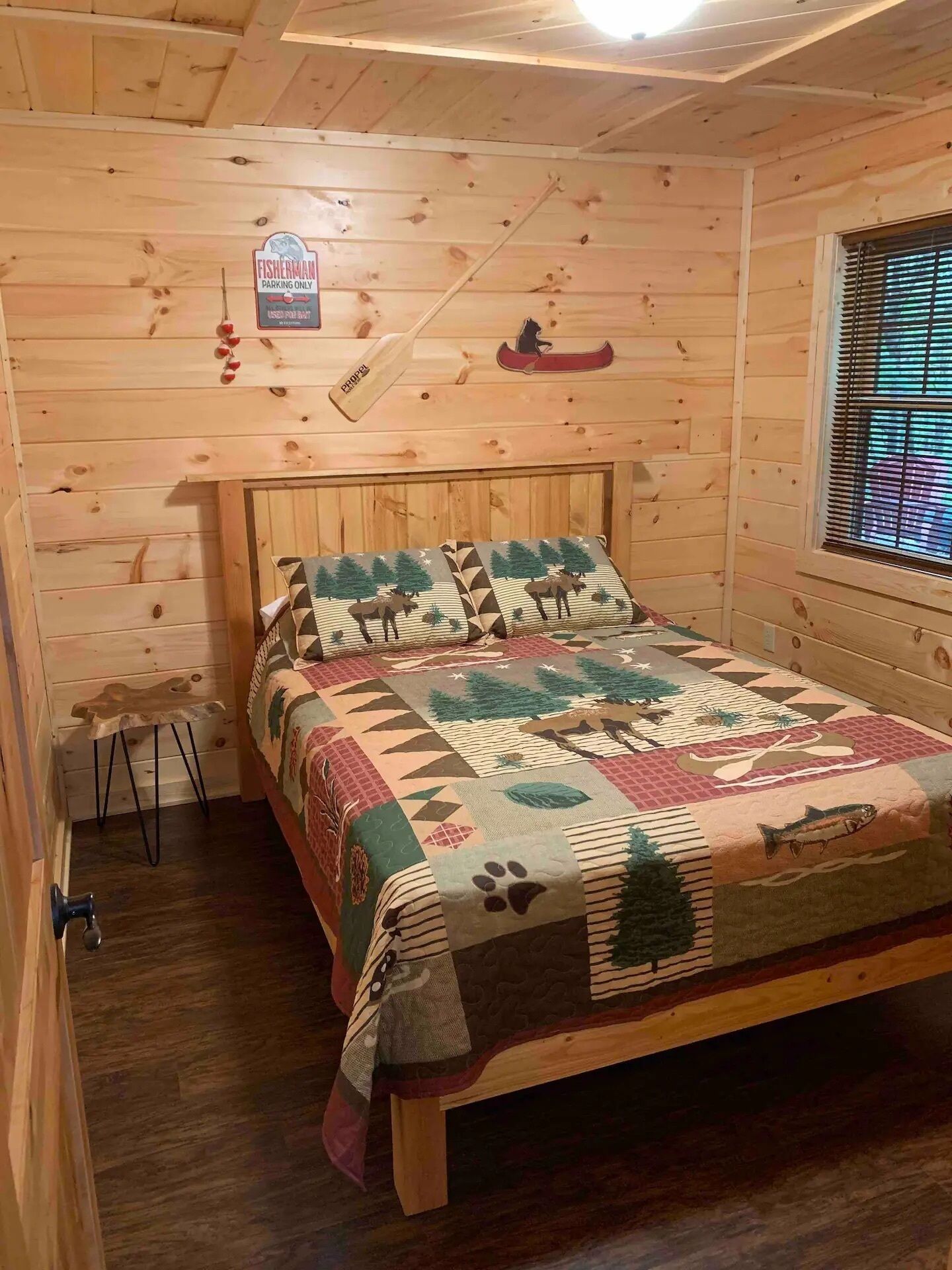5 Schlafzimmer, Schreibtisch, Bügeleisen/Bügelbrett, WLAN