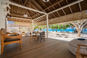 Beach Front Layar | Premium bedding, minibar, individually furnished, desk -  Vayam Boutique Resort (P. Gili Asahan)