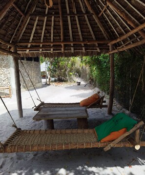 Terrace/patio - Mida Creek Eco Camp - relax in cosy cottage (Mida)