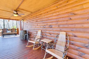 Terrace/patio - Hot Tub + Fire Pit: Dog-Friendly Cabin in Murphy! (Murphy)