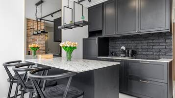 Apartment, 1 Schlafzimmer, Balkon | Eigene Kochnische | Geschirrspüler, Wasserkocher mit Kaffee-/Teezubehör, Wasserkocher