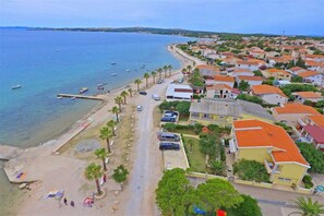 Na praia