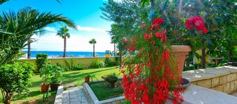 Seafront Holiday Apartment Inga with sea view