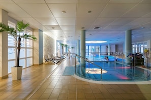 Indoor pool, sun loungers