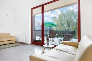 Studio, Sauna, Garden View | Living room - Apartments Lesna 17 by Renters (gmina Wolin)