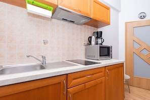 Apartment, 1 Bedroom, Pool Access, Beachside | Private kitchenette | Microwave, coffee/tea maker, highchair, cookware/dishes/utensils