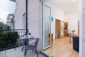 Apartment, 1 Bedroom, Pool Access, Beachside | Balcony