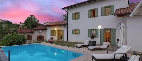 วิลล่าสำหรับครอบครัว, หลายห้องนอน, ติดภูเขา (Pool & Sauna Villa Gizela) | สระว่ายน้ำ | สระว่ายน้ำกลางแจ้ง