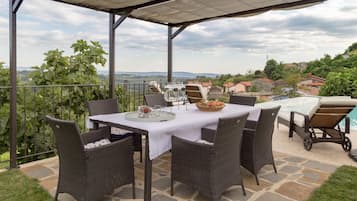 Tempat makan outdoor