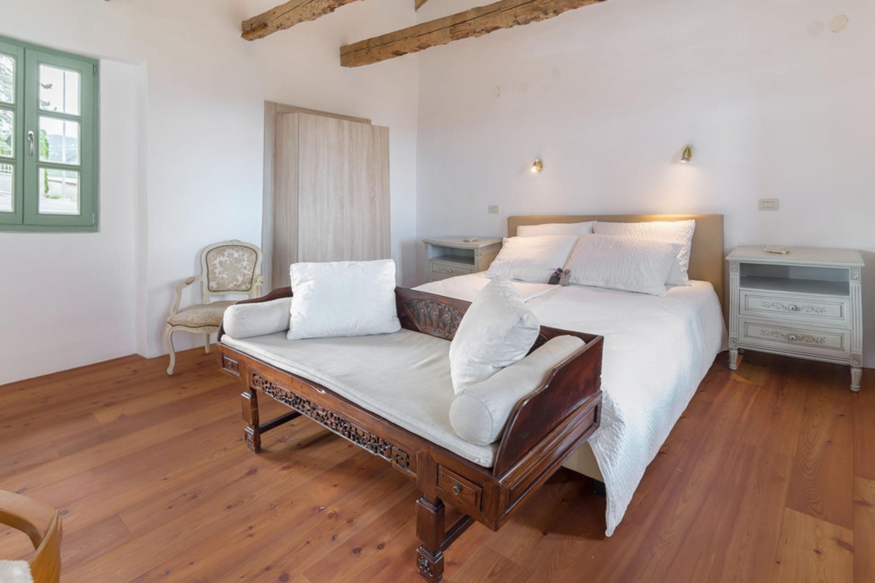 3 bedrooms, laptop workspace, iron/ironing board, free WiFi