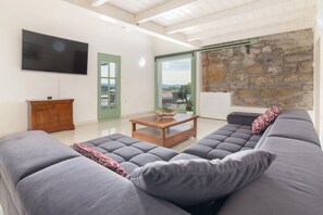 Familienvilla, Mehrere Schlafzimmer, Bergseite (Pool & Sauna Villa Gizela) | Wohnbereich