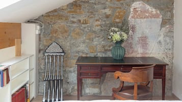 Vila Keluarga, 3 kamar tidur, tepi gunung (Pool & Sauna Villa Gizela) | 3 kamar tidur, ruang kerja ramah laptop, dan setrika/meja setrika