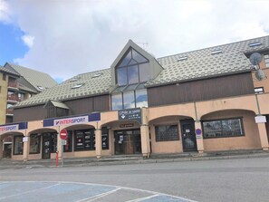 Exterior - Duplex apartment for 8 people with terrace and modern amenities in La Joue du Loup (La Joue du Loup)