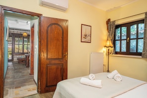 1 camera, una cassaforte in camera, ferro/asse da stiro