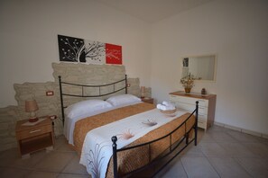 2 bedrooms, desk, iron/ironing board, travel cot