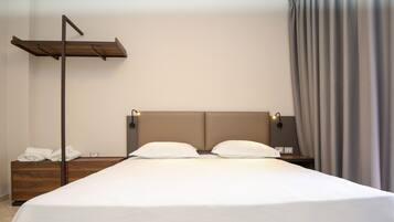 Standard Double Room | Minibar, desk, soundproofing, free WiFi