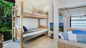 3 bedrooms, iron/ironing board, Internet - Boom 2 is only a short stroll from surfing, swimming and the golden sands of Boomerang Beach.. (Boomerang Beach)