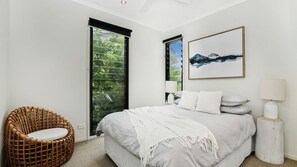 3 bedrooms, iron/ironing board, Internet - Boom 2 is only a short stroll from surfing, swimming and the golden sands of Boomerang Beach.. (Boomerang Beach)