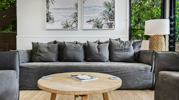 TV, video game console, Netflix, DVD player - Boom 2 is only a short stroll from surfing, swimming and the golden sands of Boomerang Beach.. (Boomerang Beach)