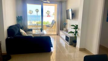 Apartament | Sala d'estar | Televisor de 30 polzades amb canals digitals