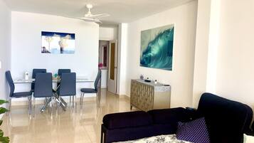 Apartament | Sala d'estar | Televisor de 30 polzades amb canals digitals