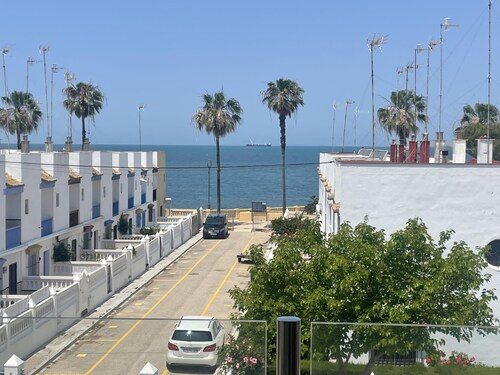 Remarkable 3-bed Apartment in Chipiona