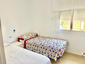 Apartment | 3 bedrooms, free WiFi - Remarkable 3-bed Apartment in Chipiona (Chipiona)
