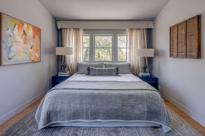 7 bedrooms, iron/ironing board, internet, bed sheets