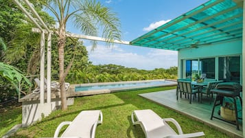 Piscine extérieure, couloir de nage