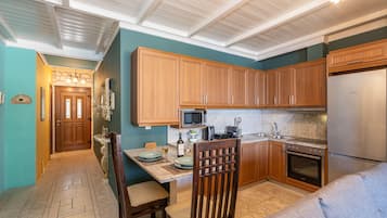 冰箱、微波炉、烤箱、炉灶