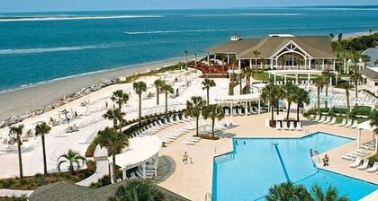 Colorful Atrium Villa! Great Location! Across from Beach! Pet Friendly!! Amenity access included!