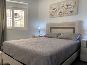 1 chambre, fer et planche à repasser, Wi-Fi gratuit, draps fournis