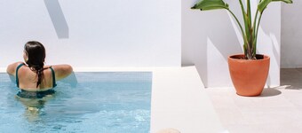 Charming loft with private heated* plunge pool and garden + shared swimming pool