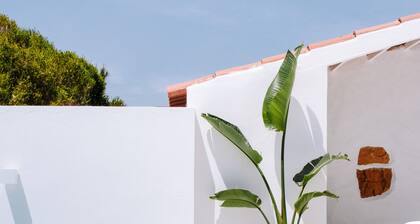 Charming loft with private heated* plunge pool and garden + shared swimming pool